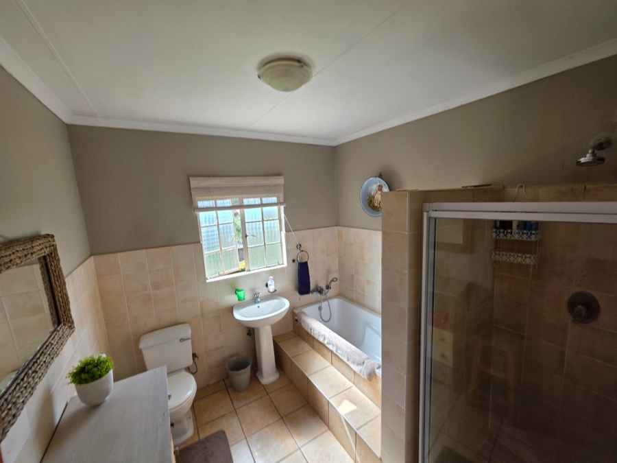 6 Bedroom Property for Sale in Olifantsnek North West